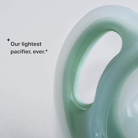 Tommee Tippee Ultra-Light Silicone Pacifier, 0-6 months, Symmetrical One-Piece Design, BPA-Free Silicone Binkies, Pack of 4